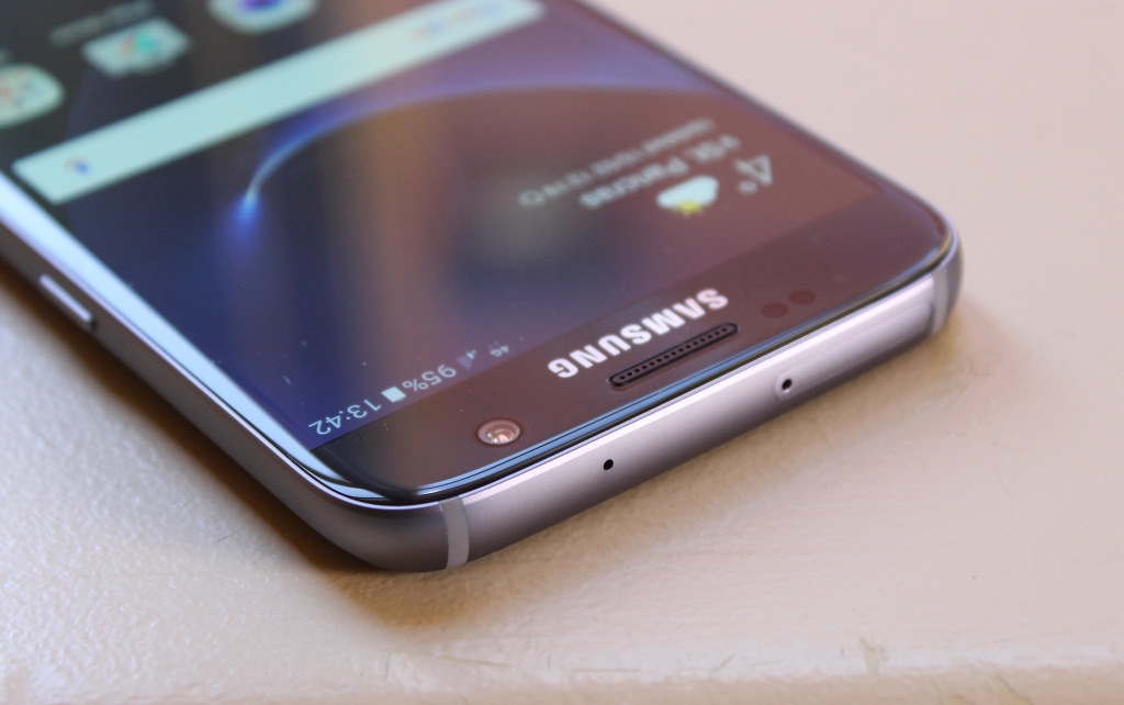 Rumor: Samsung to release only one flagship from 2017
