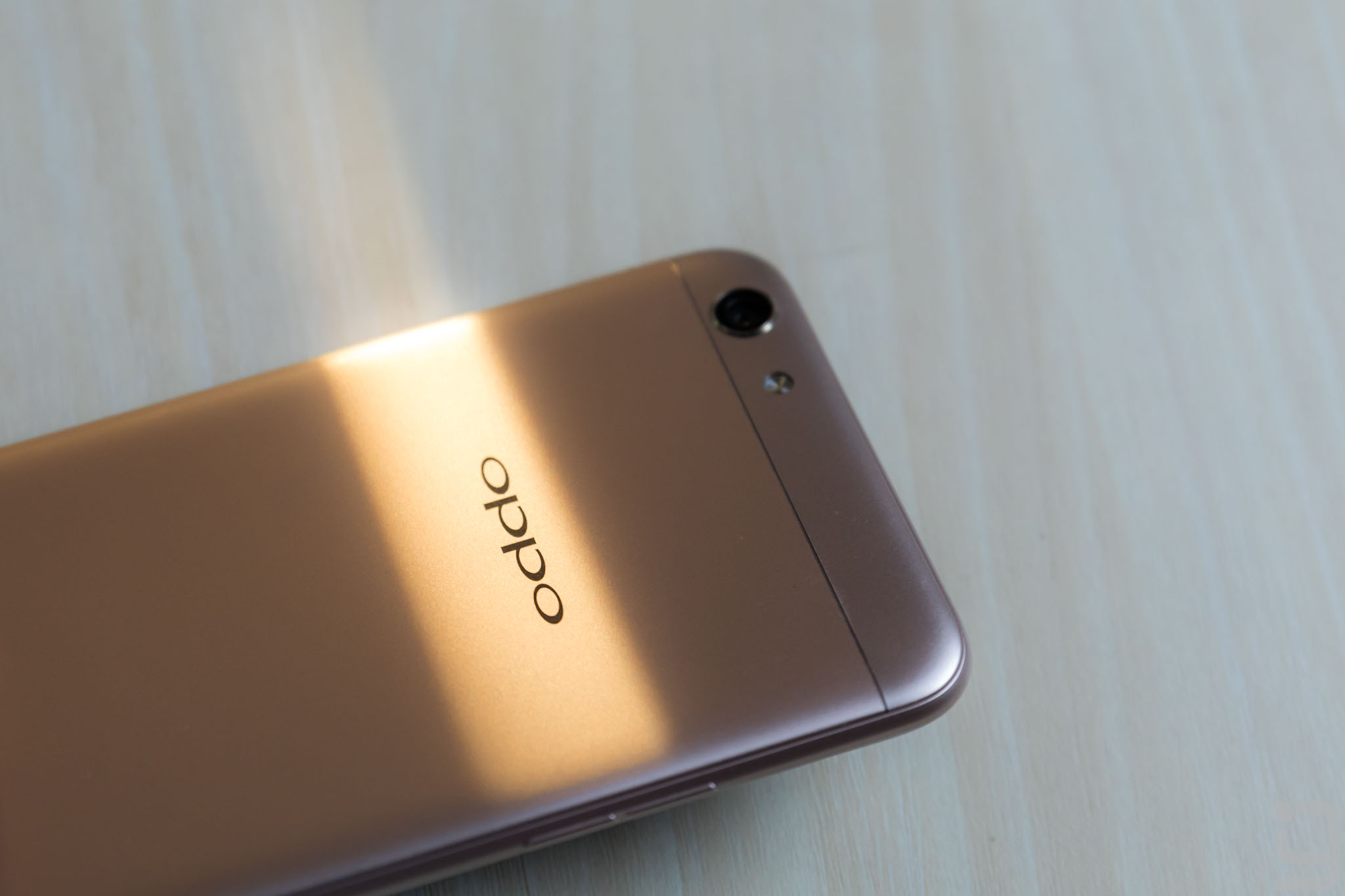 Oppo F3 Design Review
