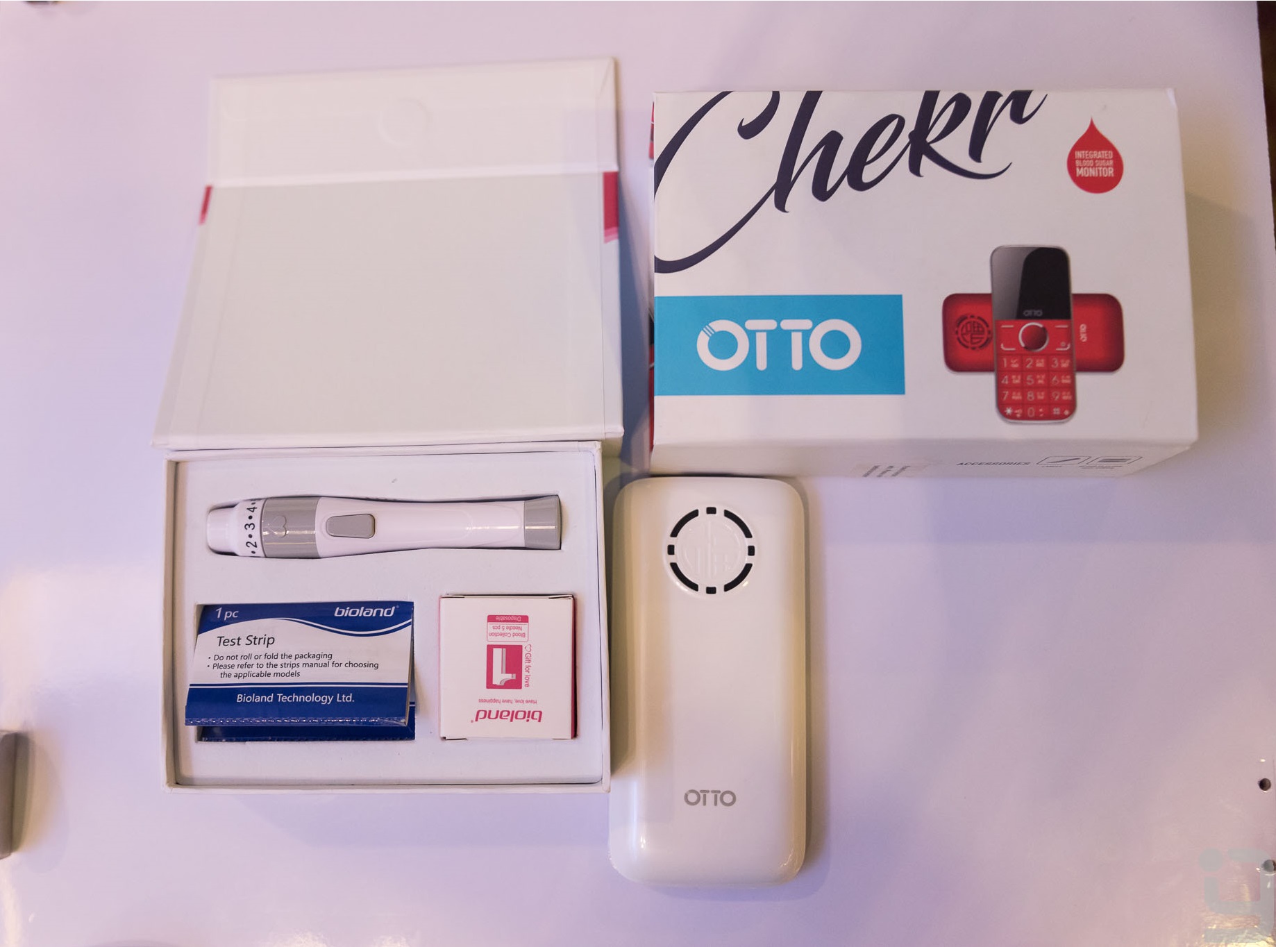 Otto Chekr Bar phone