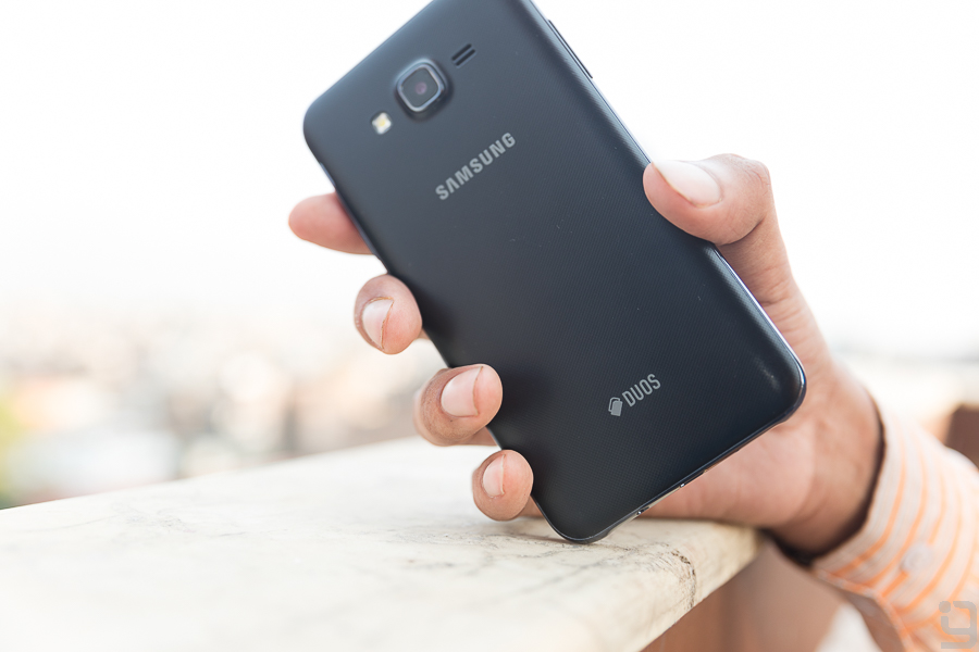 Samsung galaxy J7 Nxt review build design 