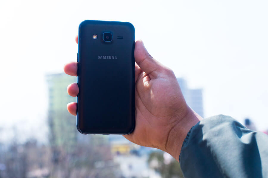 samsung-galaxy-j2-4g-back