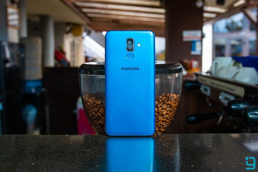 samsung galaxy j8 review build design