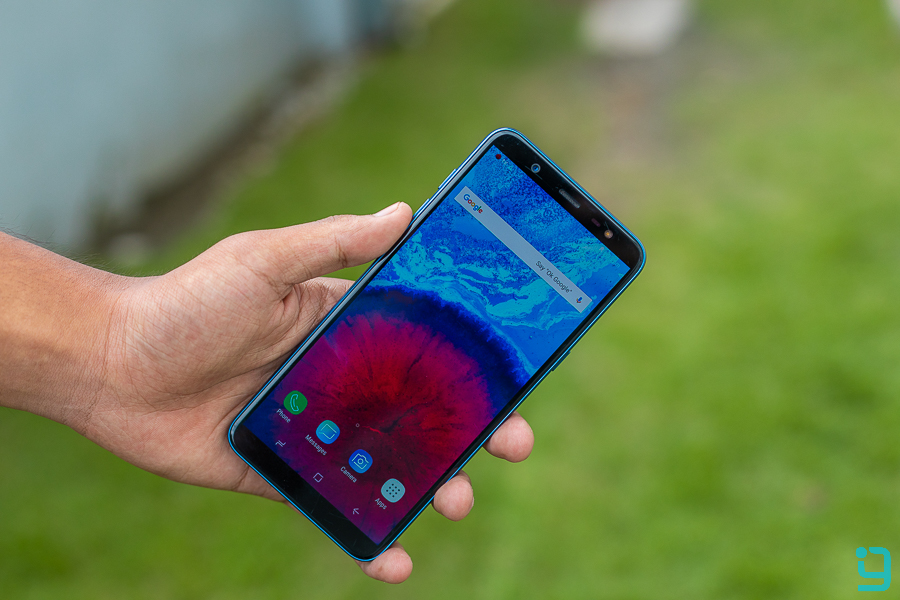 samsung galaxy j8 review display