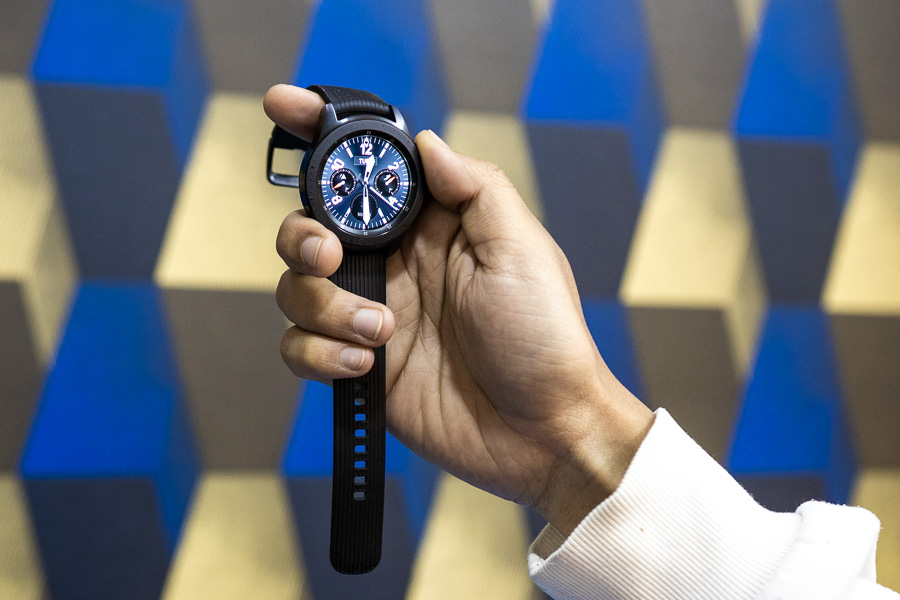 samsung galaxy watch design rotating bezel