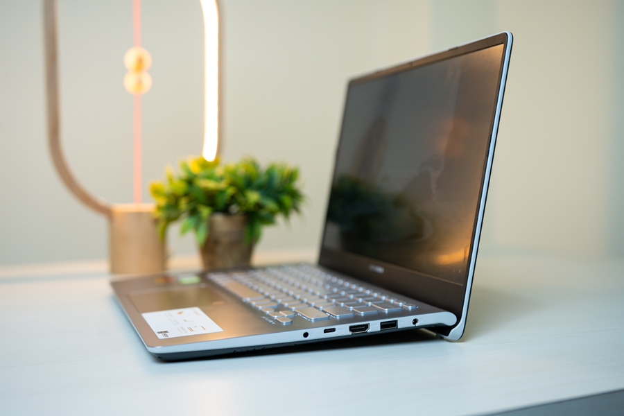 asus vivobook s14 design protrusion