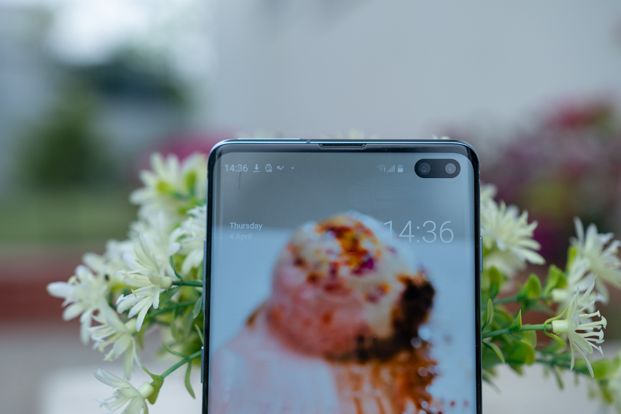 Samsung Galaxy S10 Plus Dual Selfie