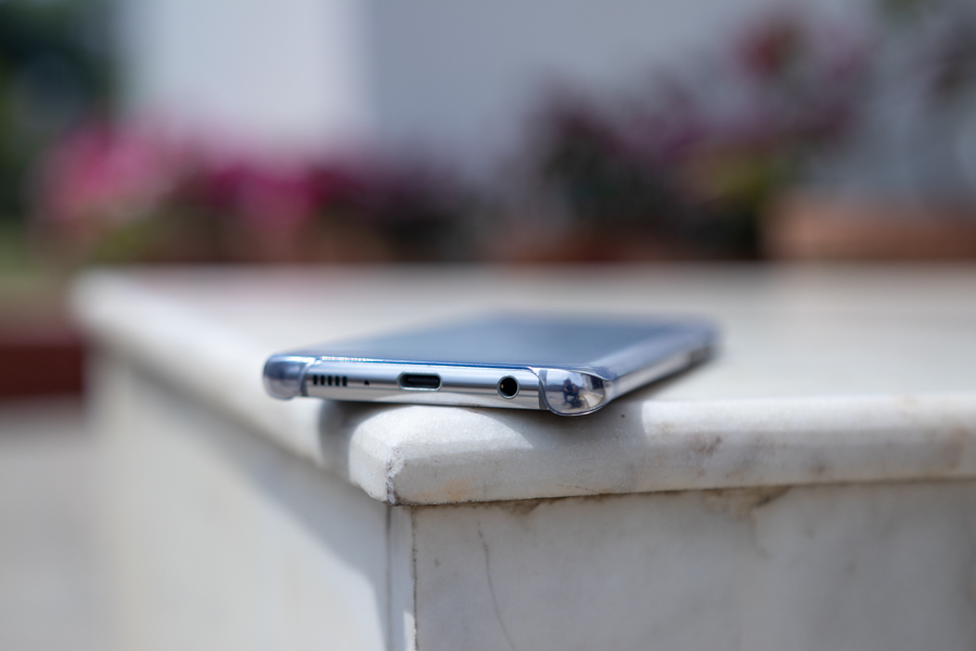 Samsung Galaxy S10 Plus speaker port