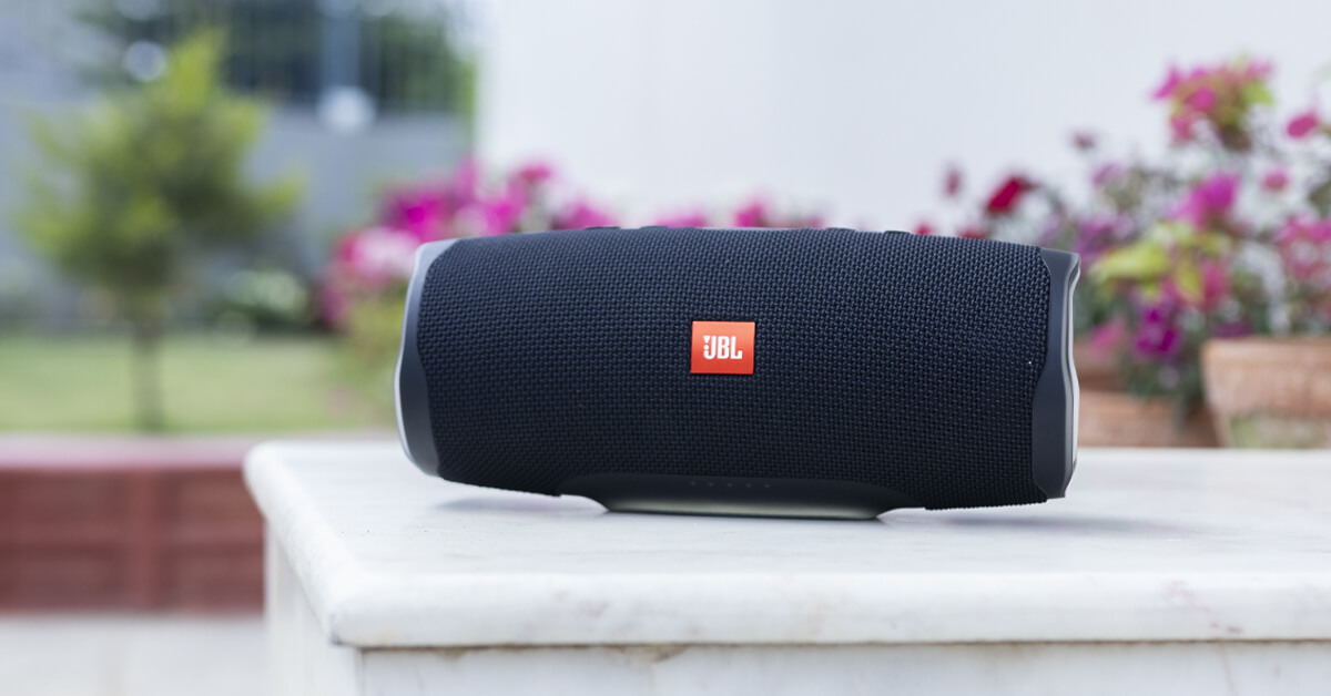 JBL Charge 4 Review: Portable Speaker with plenty of power at its sleeves!