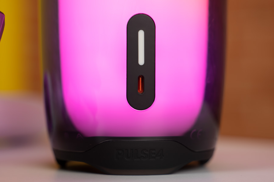 JBL Pulse 4 - USB Type-C charging port, Battery level indicator