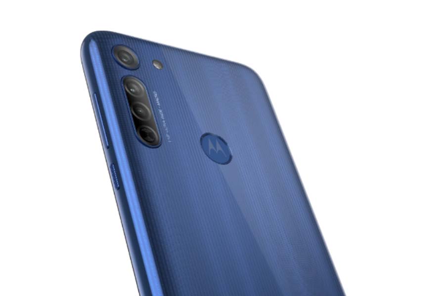 Motorola G8 rear panel camera fingerprint sensor 