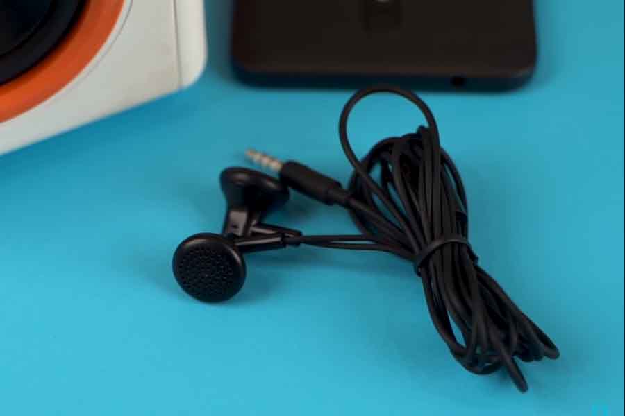 Nokia C2 - Earphones