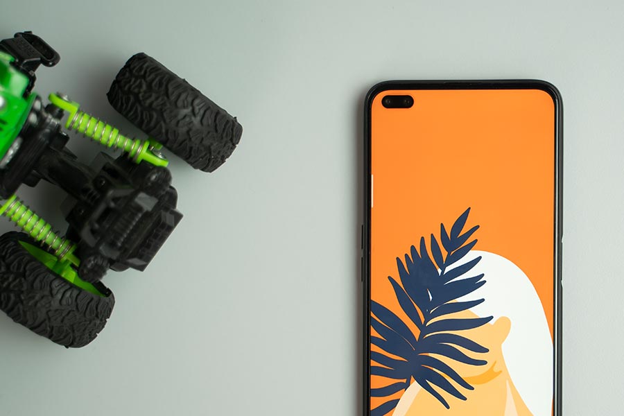 realme 6 pro dual punch hole display