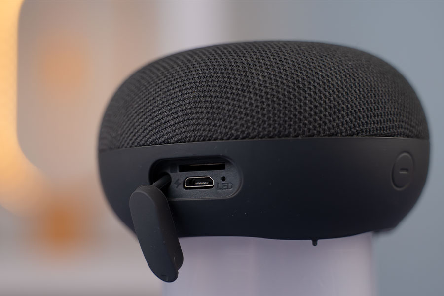 Nokia Wireless Speaker SP-101 Charging Port