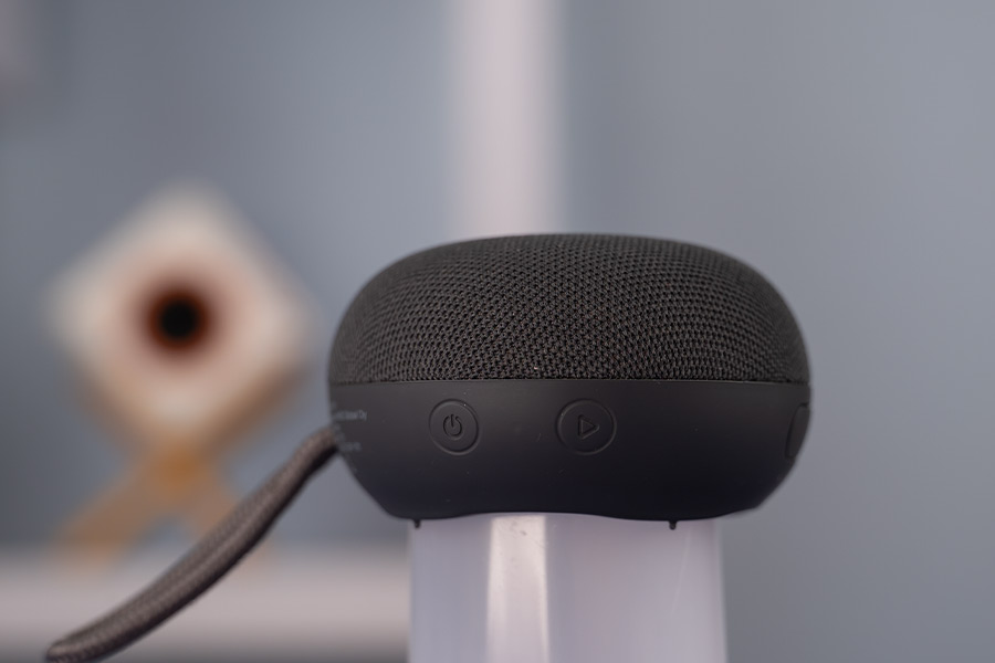 Nokia Wireless Speaker SP-101 Power and Pair Buttons