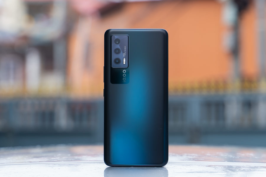 iQOO 7 - Design 1