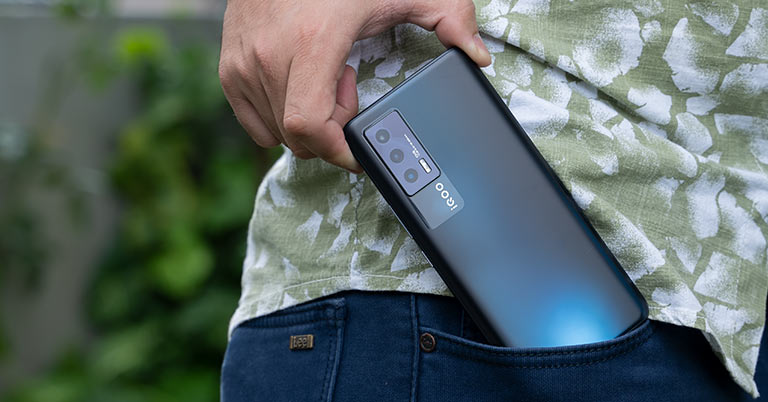 iQOO 7 Review: The Mi 11X Killer?