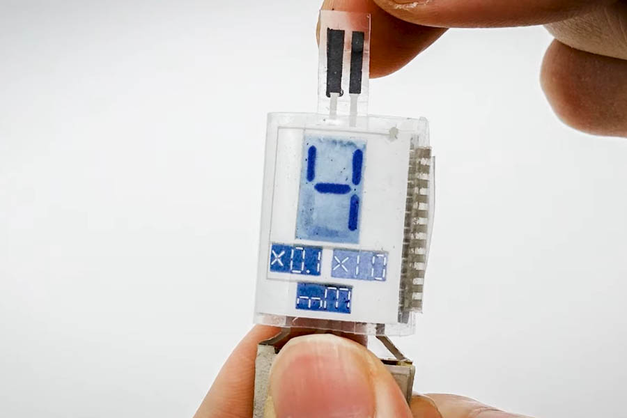 Sweat-powered Vitamin C indicator