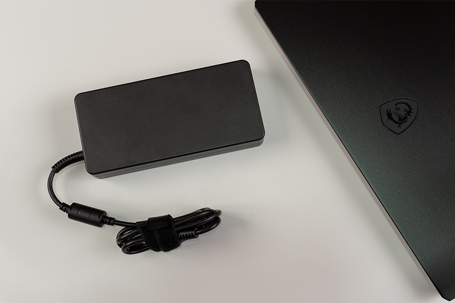 MSIGP66Leopard11UG - Charger