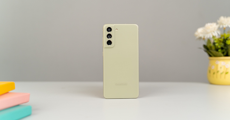 Samsung Galaxy S21 FE Review: A Perfect Mixed Bag