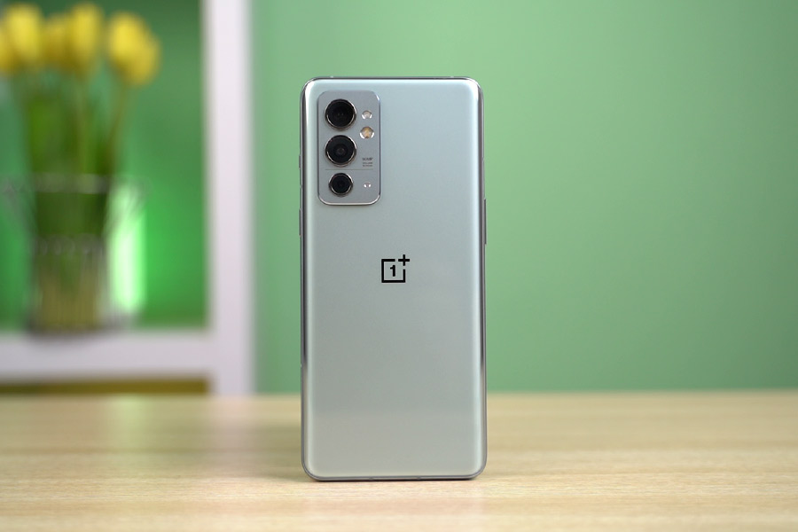 OnePlus 9RT Design-1