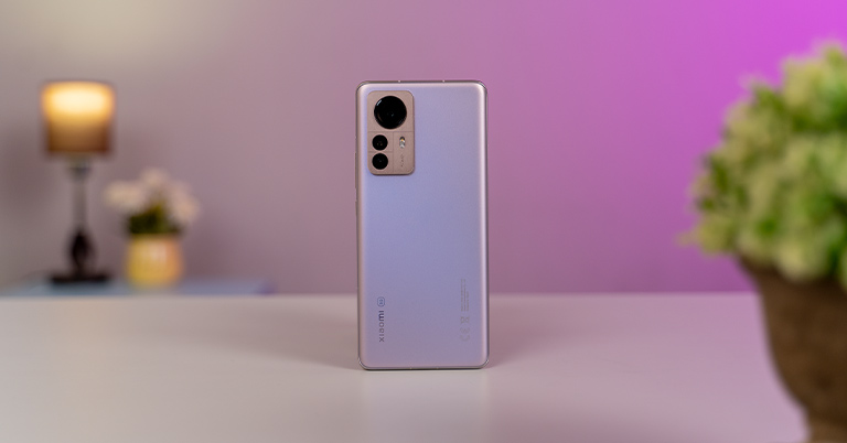 Xiaomi 12 Pro Review: Better Than The S22+?