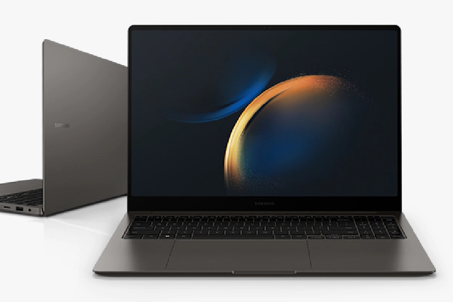 Samsung-Galaxy-Book-3-Ultra-Design-Display