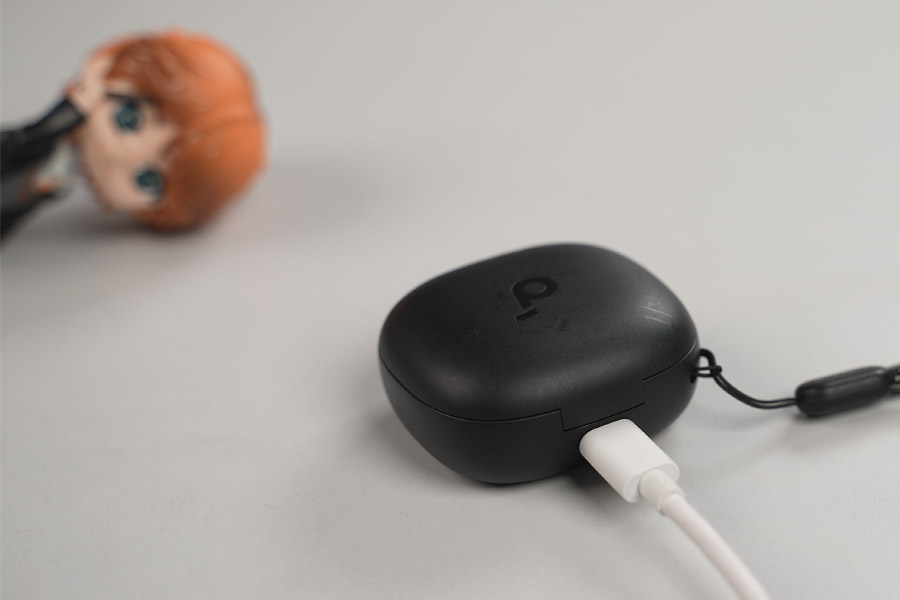 Soundcore R50i charging
