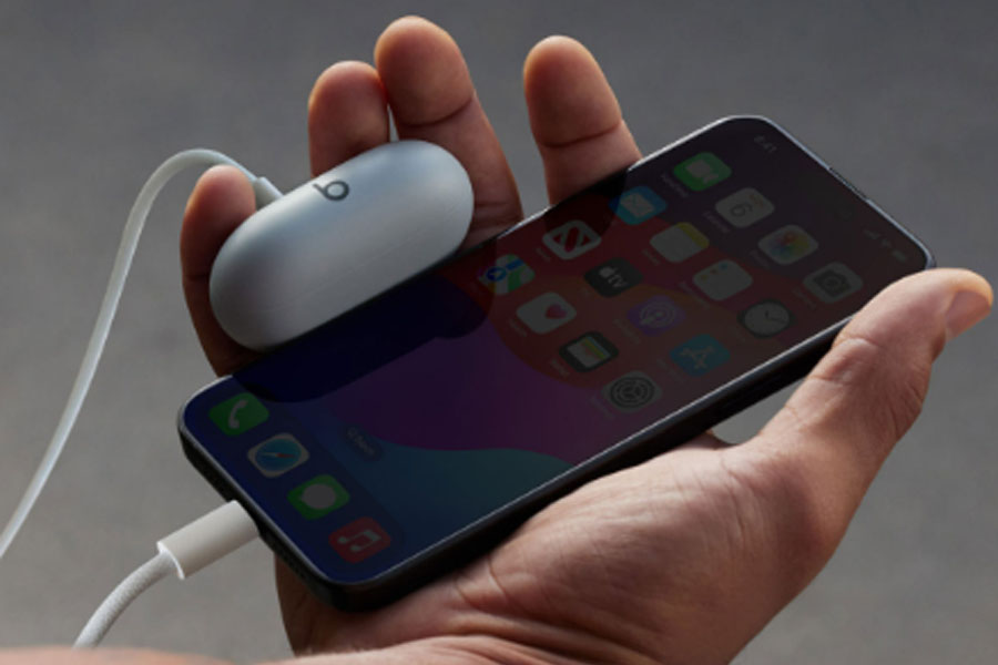 Beats solo buds charging