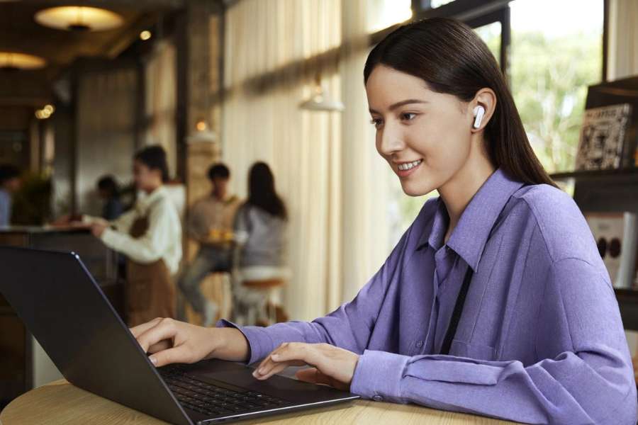 Huawei FreeBuds 6i Use