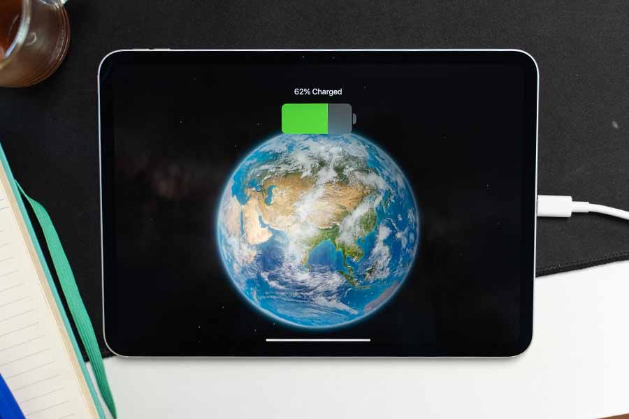 iPad Pro M4 Charging