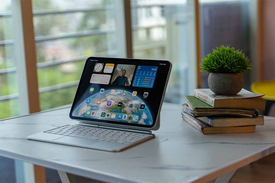 iPad Pro M4 with Magic Keyboard