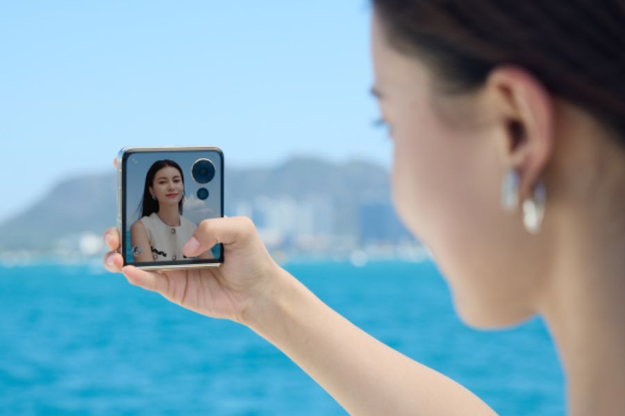 Honor Magic V Flip Camera