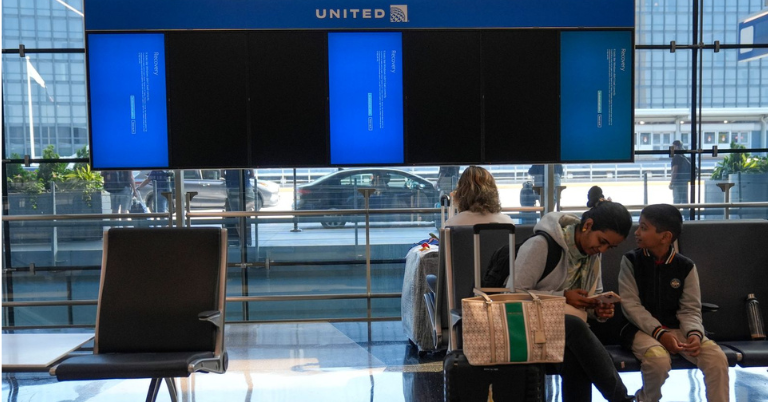 Blue screens showing error messages at Chicago O'Hare Airport
