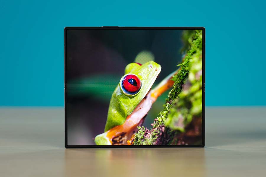 Galaxy Z Fold 6 display