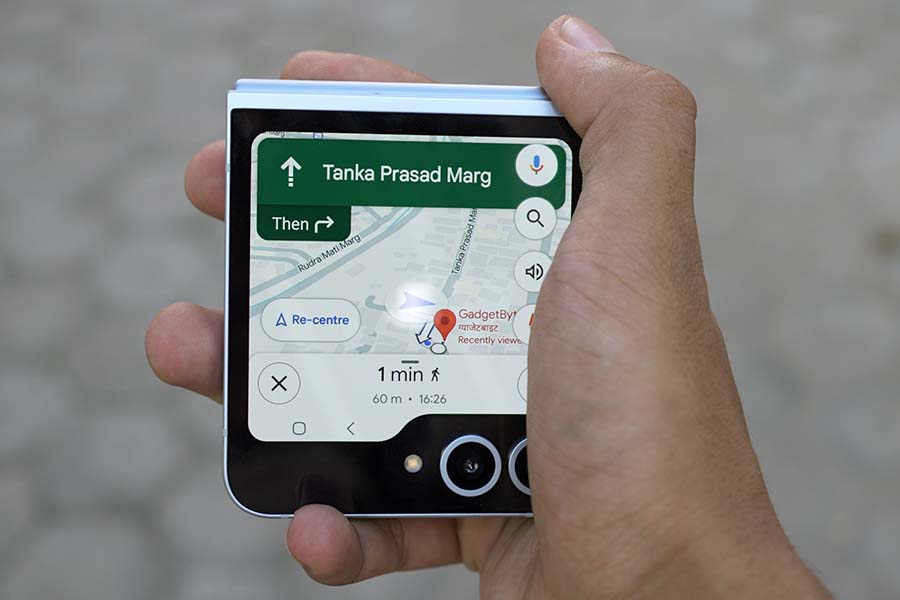 Samsung Galaxy Z Flip 6 cover display