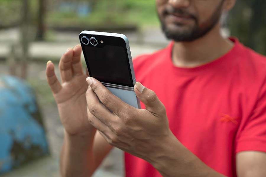 Samsung Galaxy Z Flip 6 casual