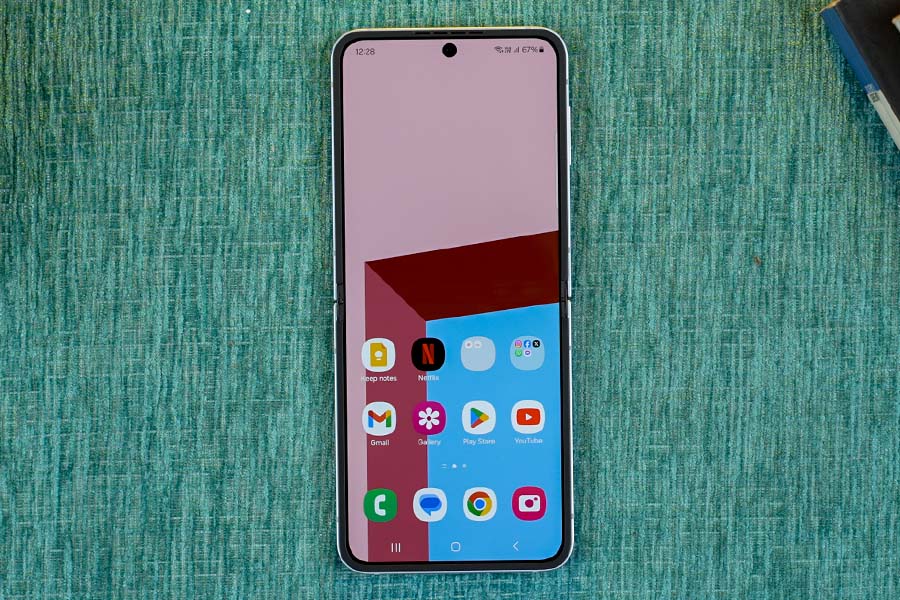 Samsung Galaxy Z Flip 6 ui
