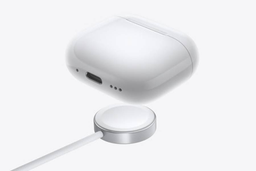 AirPods 4 Charging