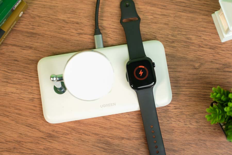 AppleWatchSeries 10 - Charging