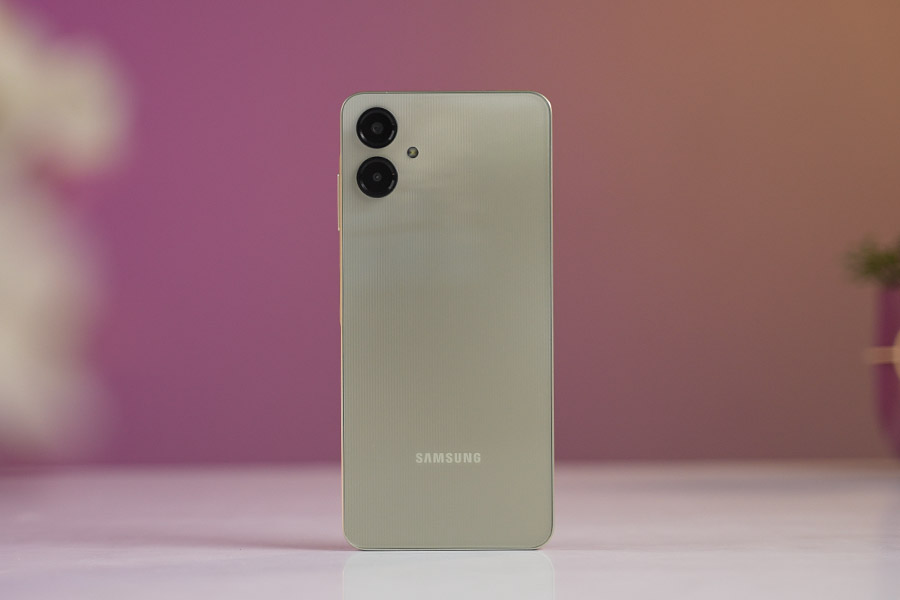 Samsung Galaxy A06 Review design