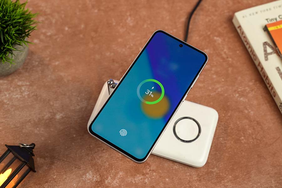 Samsung Galaxy S24 FE - Wireless charging