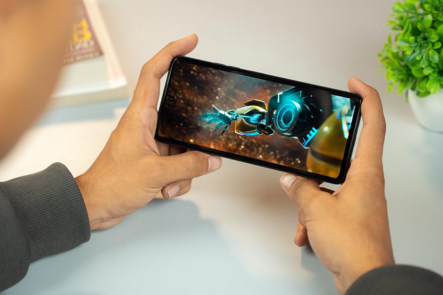 Tecno Spark 30 Bumble Bee Review movie