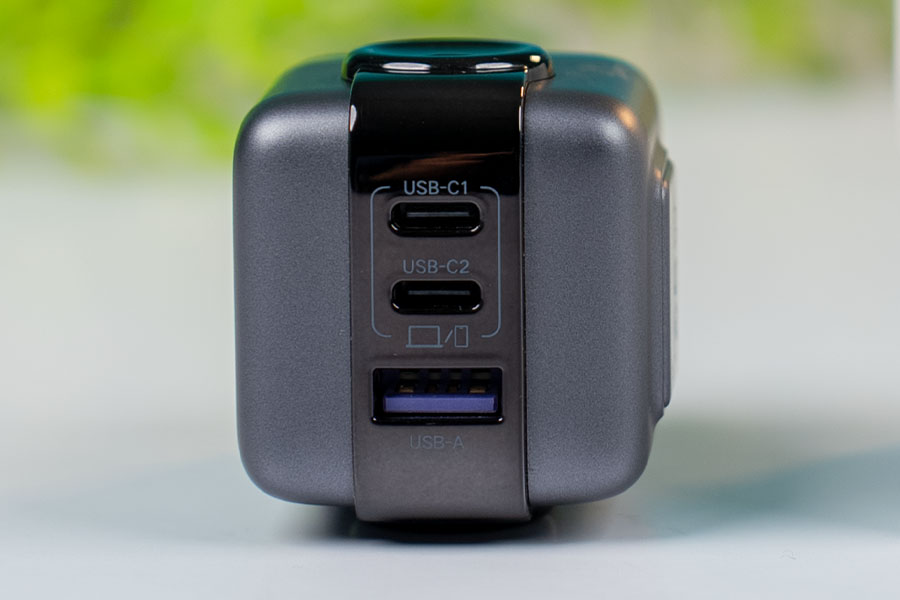 Ugreen RoboGaN 65W Charger Ports