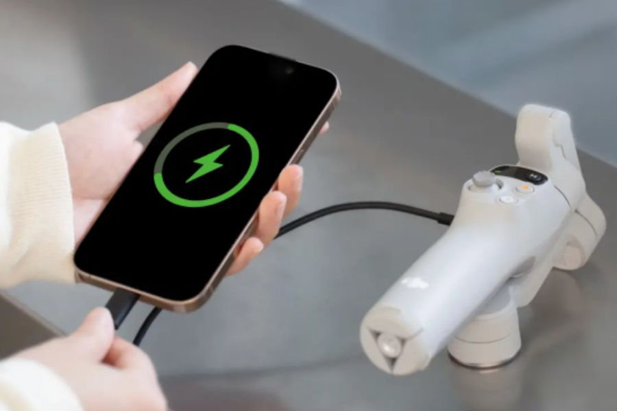 DJI Osmo Mobile 7 Charging