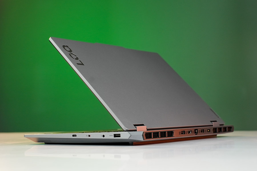 Lenovo LOQ 15 2024 i5 12450HX RTX 4050 Review - Design 1