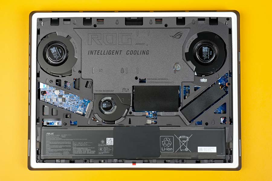 Asus ROG Strix G16 (2025) - Backplate