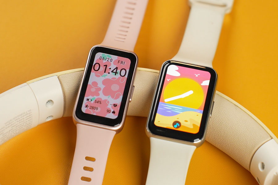 Huawei Band 10 vs Samsung Galaxy Fit 3 - Display 1