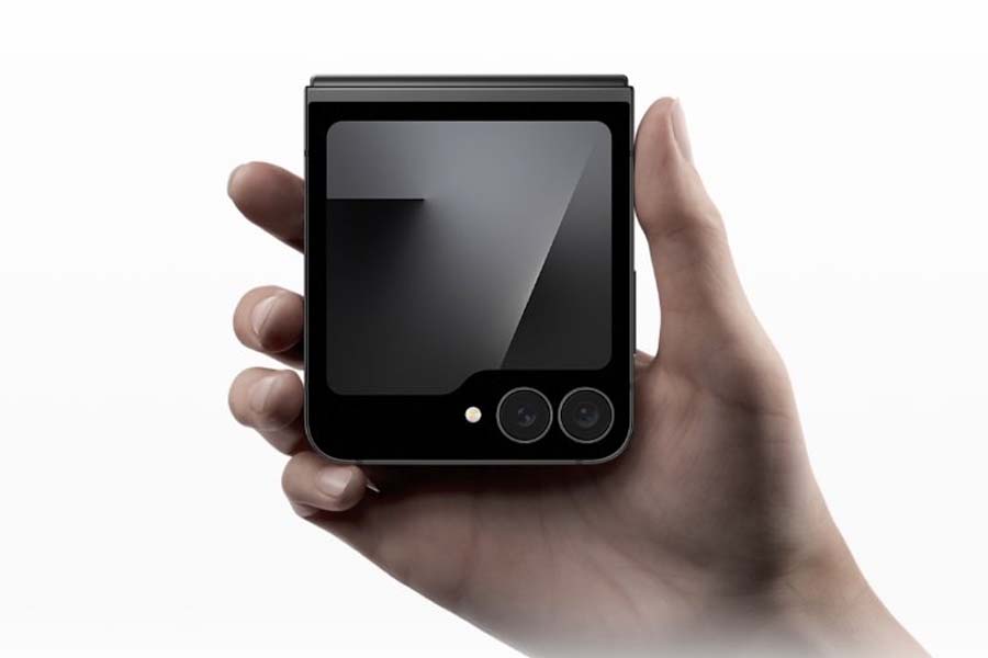 Samsung Galaxy Z Flip7 FE Design and Display