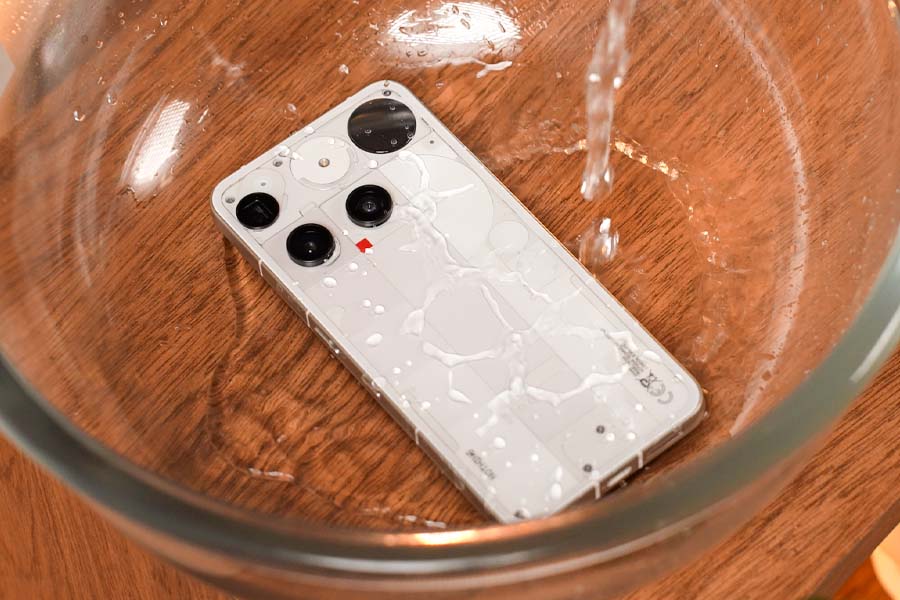 Nothing Phone (3) - IP68 rating