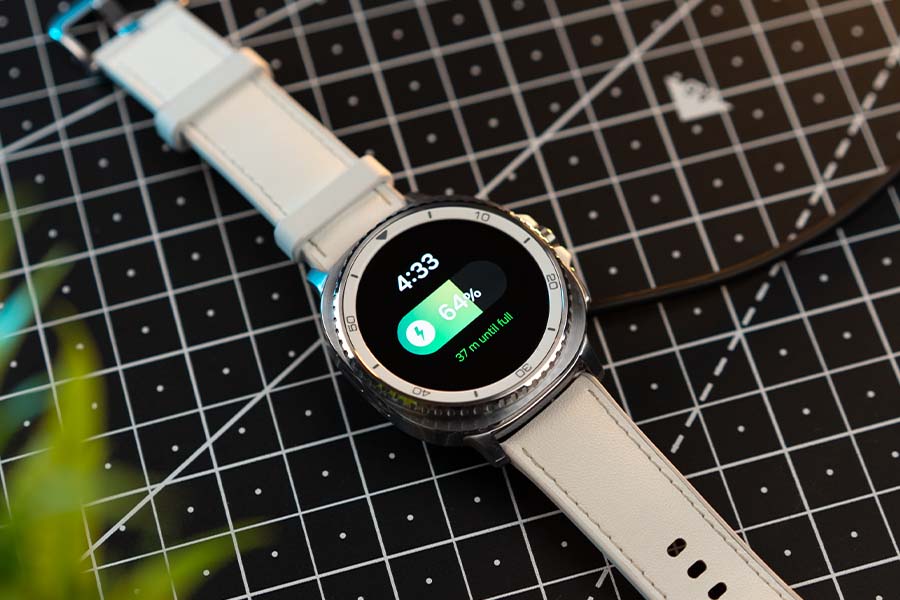 Samsung Galaxy Watch 8 Classic - Charging